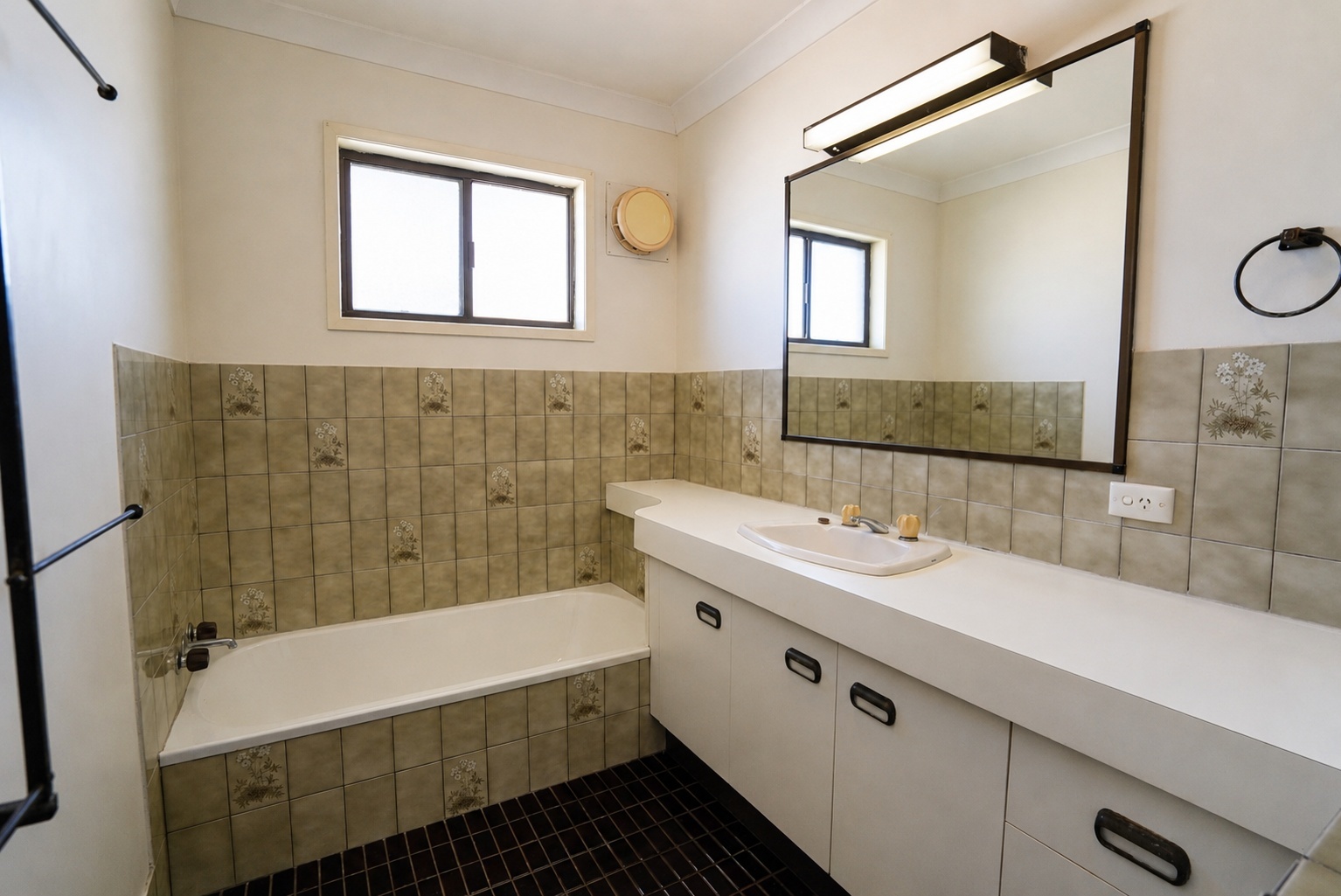 5 Kevins Place, Thabeban  QLD  4670